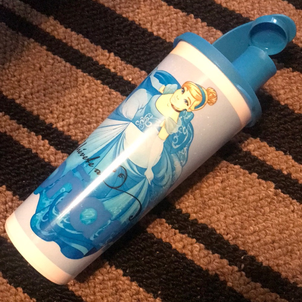 Tupperware cup 💙 - Picture 3 of 4